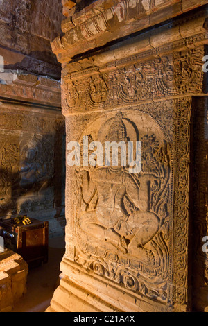 Bassorilievo scultura di Shiva, tempio Nanpaya, Bagan, Birmania Myanmar Foto Stock