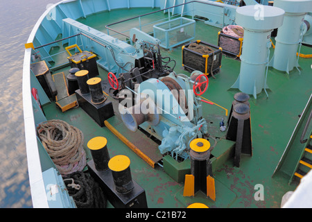 Verricello di ancoraggio e di ormeggio cabestani sul Kennacraig a Port Askaig ferry Foto Stock