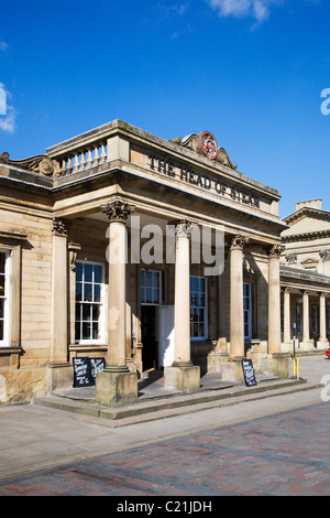 Testa di vapore presso la Stazione Ferroviaria di Huddersfield West Yorkshire Foto Stock