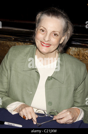 Dana Ivey il XXIII Incontro annuale Broadway Cares equità combatte contro l'AIDS Il Mercato delle Pulci e grand'asta svoltasi presso la sala da ballo Roseland. Nuovo Foto Stock