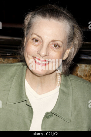 Dana Ivey il XXIII Incontro annuale Broadway Cares equità combatte contro l'AIDS Il Mercato delle Pulci e grand'asta svoltasi presso la sala da ballo Roseland. Nuovo Foto Stock