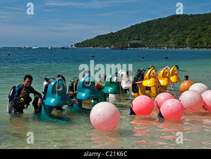 Scuba doo, stile Borneo, su Pinau Manukan Island Foto Stock