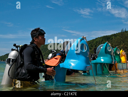 Scuba doo, stile Borneo, su Pinau Manukan Island Foto Stock