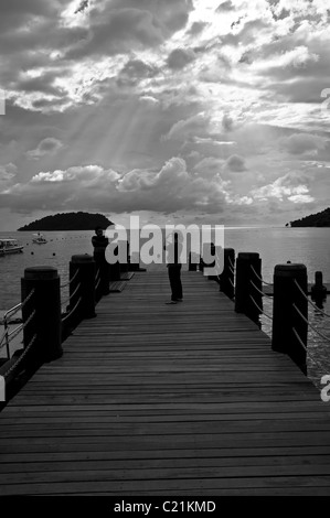 Il jetty di Pinau Manukan Island, Borneo Foto Stock