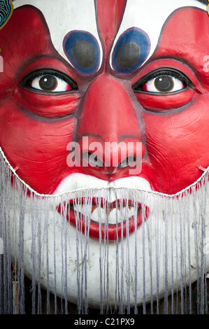 Un ampio fronte orientale scultura alla Haw Par Villa, ex Tiger Balm Gardens. Un insolito orientali del parco a tema di Singapore Foto Stock