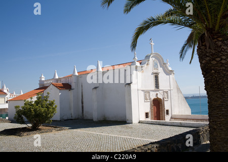 Chiesa cattolica costruita da Vasco da Gama nella sua casa di città di Sines, Portogallo, Regione Alentejo Foto Stock