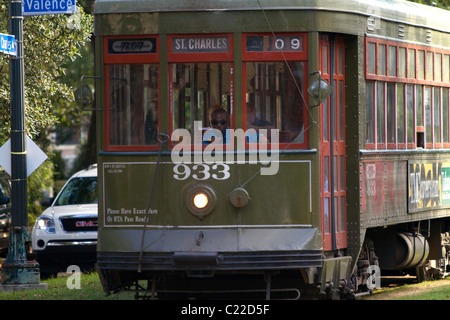 San Carlo Streetcar linea nel Garden District di New Orleans, in Louisiana, Stati Uniti d'America. Foto Stock