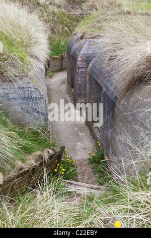 Vecchio bunker tedeschi della Seconda guerra mondiale che apparteneva alla Atlantic Wall in Hirtshals, Danimarca Foto Stock