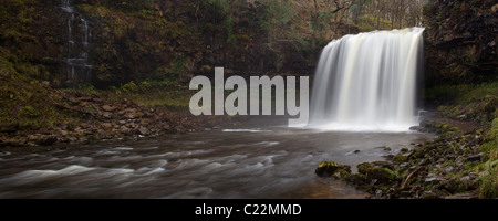 Sgwd Yr Eira cascata nel Parco Nazionale di Brecon Beacons, POWYS, GALLES Foto Stock