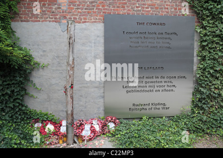 Esecuzione post, dove la prima guerra mondiale i soldati britannici sono stati girati all'alba da lì proprio lato, in Poperinge, Fiandre Occidentali, Belgio. Foto Stock