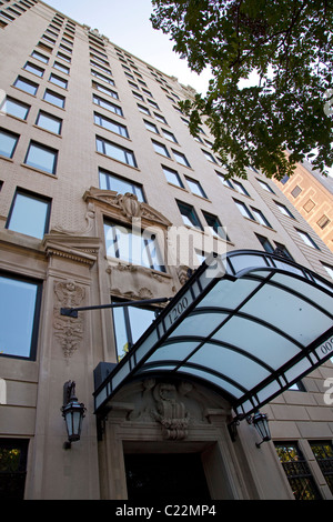 Pre-guerra appartamento edificio progettato dall architetto Emery Roth, Quinta Avenue, Manhattan, New York, Stati Uniti d'America Foto Stock