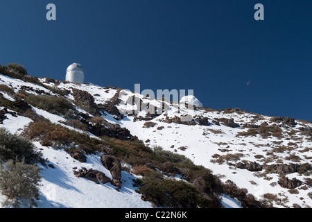 Il Telescopio Mercator, il telescopio di Liverpool e la Luna (La Palma Isole Canarie Spagna) Foto Stock