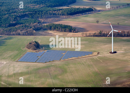 Fattoria solare vicino Suedergellersen, Bassa Sassonia, Germania Foto Stock