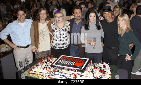 Thomas Gibson, Matthew Gray Gubler, Kirsten Vangsness, Joe Mantegna, Paget Brewster, Shemar Moore, A.J. Cuocere, spettacolo TV Foto Stock