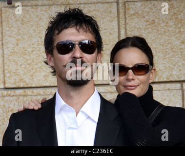 Gabrielle Anwar e il suo fidanzato l'ottava edizione del GLEH Garden Party tenuto presso una residenza privata di Los Angeles, California - Foto Stock