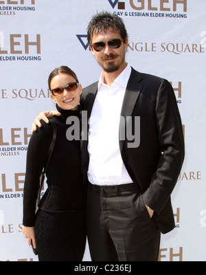 Gabrielle Anwar e il suo fidanzato l'ottava edizione del GLEH Garden Party tenuto presso una residenza privata di Los Angeles, California - Foto Stock