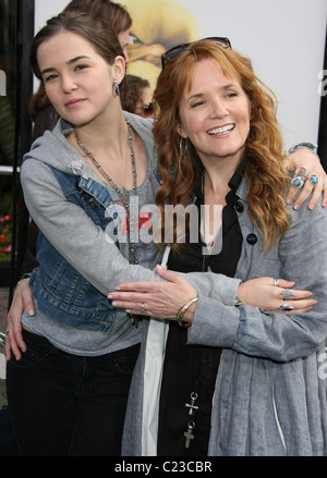 ZOEY DEUTCH LEA THOMPSON HOP. PREMIERE MONDIALE UNIVERSAL PICTURES CITTÀ UNIVERSALE, California USA 27 Marzo 2011 Foto Stock