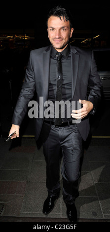 completo nero camicia nera