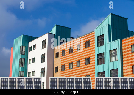 Vie navigabili, un blocco di appartamenti in Derby Road a Loughborough, Leicestershire, Regno Unito. Foto Stock