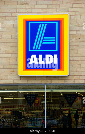 Segno davanti al supermercato ALDI Foto Stock