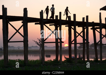 U Bein bridge. Amarapura. Divisione Mandalay. Myanmar Foto Stock