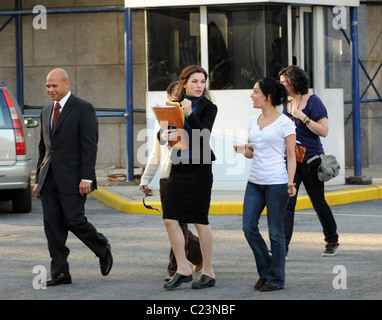 Julianna Margulies e Archie Panjabi sul set di "La buona moglie' New York City, Stati Uniti d'America - 22.10.09 Foto Stock