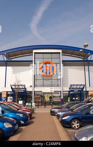 La gamma di vendita superstore home , tempo libero e prodotti da giardino a Longwater Retail Park in Norwich , Norfolk , Inghilterra , Regno Unito Foto Stock