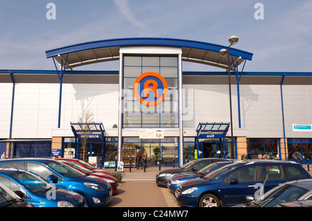 La gamma di vendita superstore home , tempo libero e prodotti da giardino a Longwater Retail Park in Norwich , Norfolk , Inghilterra , Regno Unito Foto Stock