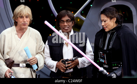 Matt Lauer come Luke Skywalker, Al Roker come Han Solo e Ann Curry come Darth Vader NBC's "Mostra Oggi' ancore vestito come il cast di Foto Stock