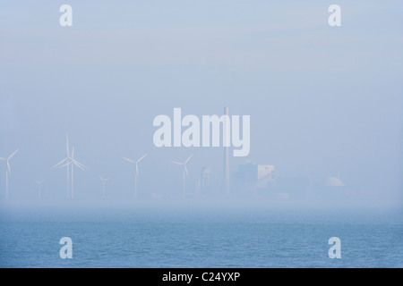 Borssele centrali nucleari, impianti, Riva del Westerschelde, Schelda occidentale, a estuario. Paesi Bassi Olanda olandese. Per centrali eoliche Foto Stock