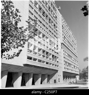 1952, l'esterno dell'edificio Unite d'Habitation o Corbusier a Marsiglia, Francia, un nuovo e alto sviluppo di abitazioni, noto come Brutalism. Foto Stock