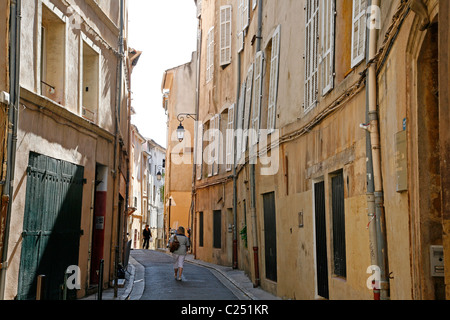 Strada del Vieil Aix il vecchio quartiere di Aix en Provence, Bouches du Rhone, Provenza, Francia. Foto Stock