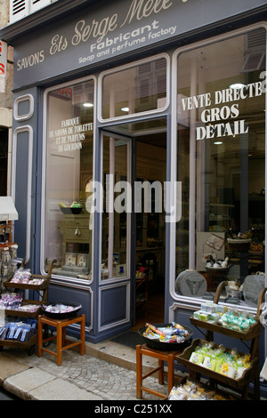Vieil Antibes, il negozio nella città vecchia, Antibes, Alpes Maritimes, Provenza, Francia. Foto Stock