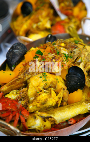 Bouillabaisse piatto al ristorante Miramar in Vieux Port area considerata per rendere migliori in città Foto Stock