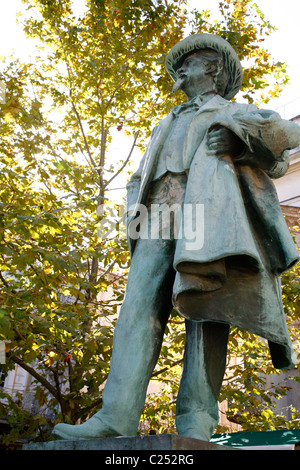 Statua di Frederic Mistral in Place du Forum, Arles, Provenza, Francia. Foto Stock