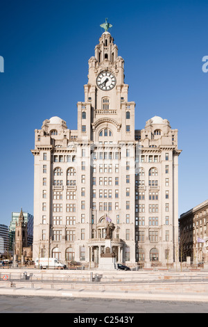 Il Liver Building al Pier Head, Liverpool Foto Stock