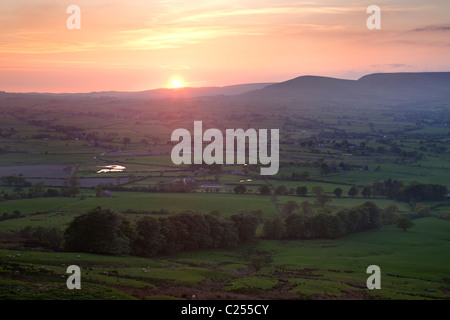 Vista dall'inizio di Longridge cadde, nella foresta di Bowland, Lancashire, Inghilterra, Regno Unito Foto Stock