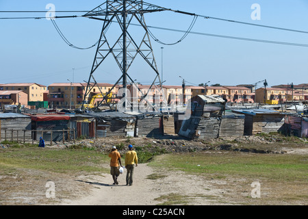 Baracche e nuovo alloggiamento lungo Vanguard Drive, Epping, Cape Town, Sud Africa Foto Stock