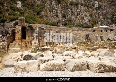 Colonne scolpite in anfiteatro di lato in Turchia, Myra Foto Stock