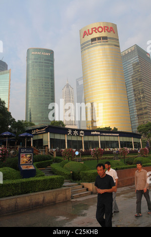 Paesaggio urbano vista da est Bund. Il Pudong, Shanghai, Cina. Foto Stock