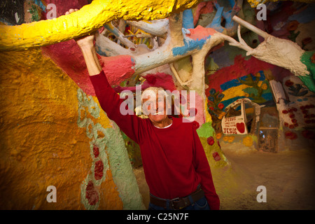 Ritratto di Leonard Knight dentro la sua salvezza in montagna Niland, California Foto Stock