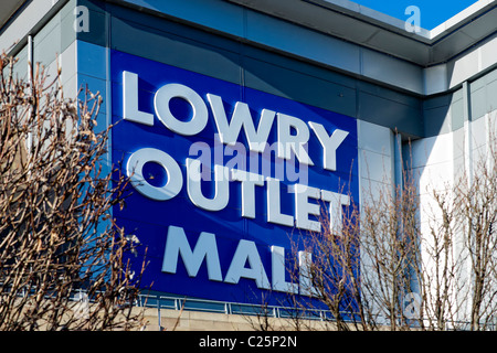 Sign on the Lowry Outlet Mall in Salford Quays Foto Stock