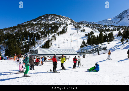 Impianti di risalita e piste di discesa di Arcalis, Vallnord Ski Area, Andorra Foto Stock