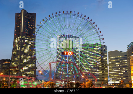 Yokohama skyline al tramonto Foto Stock