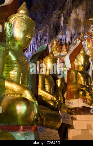 Grotta con più di 800 Golden Statue di Buddha. Pindaya, stato Shan, Birmania. Foto Stock