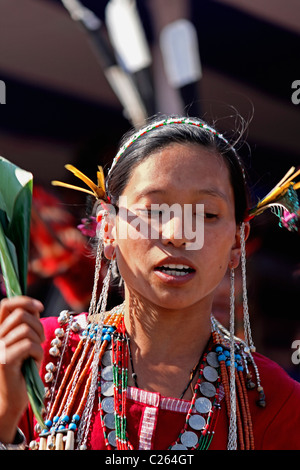 Tribù Nocte, Donna con usura tradizionale a Namdapha Eco Festival culturale; Miao; Arunachal Pradesh, India Foto Stock