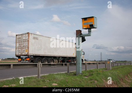 Autovelox con pneumatici bruciati Gatos danno soggetto ad atti vandalici Foto Stock