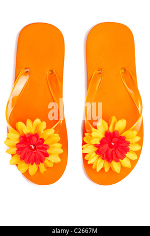 Orange flip-flop isolato su uno sfondo bianco Foto Stock