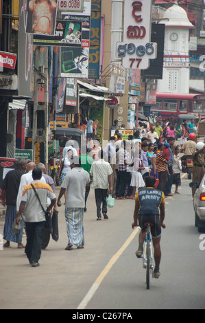 Lo Sri Lanka. Viste tipiche di Kegalle, lungo il percorso A1 tra Colombo e Kandy. Foto Stock