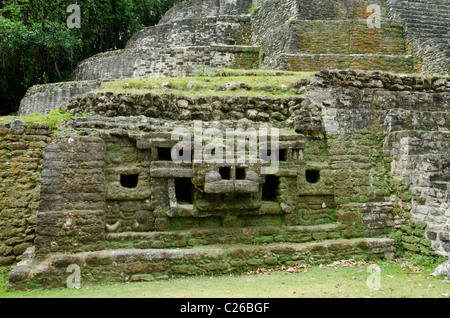 America centrale, Belize, Lamanai. Storico rovine Maya. Jaguar Tempio. Foto Stock